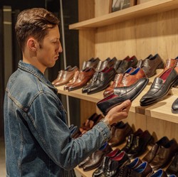 Dihajar Covid-19, Kapasitas Produksi Pabrik Sepatu Sisa 50%