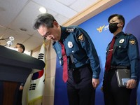 Foto Ramai Pejabat Korsel Tertunduk Minta Maaf karena Itaewon
