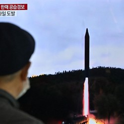 Kim Jong Un Menggila! 17 Rudal Ditembak, Hampir Tembus Korsel