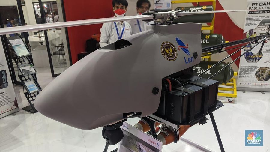 Persenjataan militer semakim canggih, terlebih saat ini dalam peperangan melakukan pertarungan jarak jauh menggunakan drone. Kini pemain industri militer RI juga ramai mengembangan teknologi pesawat dengan remote control ini. (CNBC Indonesia/Emir Yanwardhana)