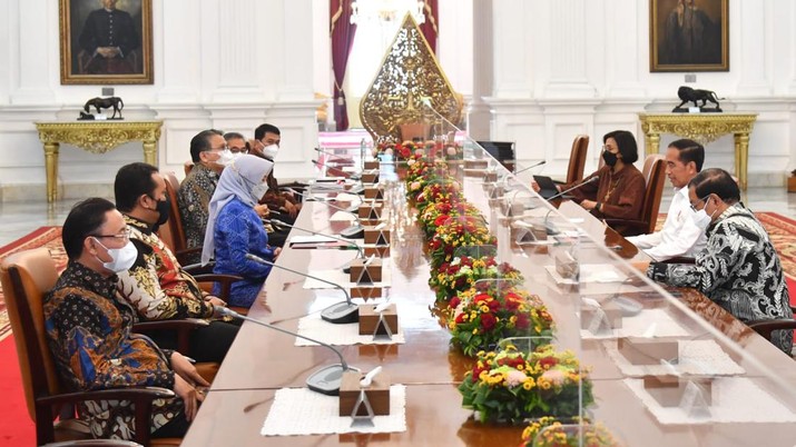 Presiden Joko Widodo menerima Ikhtisar Hasil Pemeriksaan Semester (IHPS) I Tahun 2022 yang diserahkan oleh Ketua Badan Pemeriksa Keuangan (BPK) Isma Yatun di Istana Merdeka, Jakarta, pada Selasa, 1 November 2022. (Dok: Biro Pers Sekretariat Presiden) Presiden Joko Widodo menerima Ikhtisar Hasil Pemeriksaan Semester (IHPS) I Tahun 2022 yang diserahkan oleh Ketua Badan Pemeriksa Keuangan (BPK) Isma Yatun di Istana Merdeka, Jakarta, pada Selasa, 1 November 2022. (Dok: Biro Pers Sekretariat Presiden)