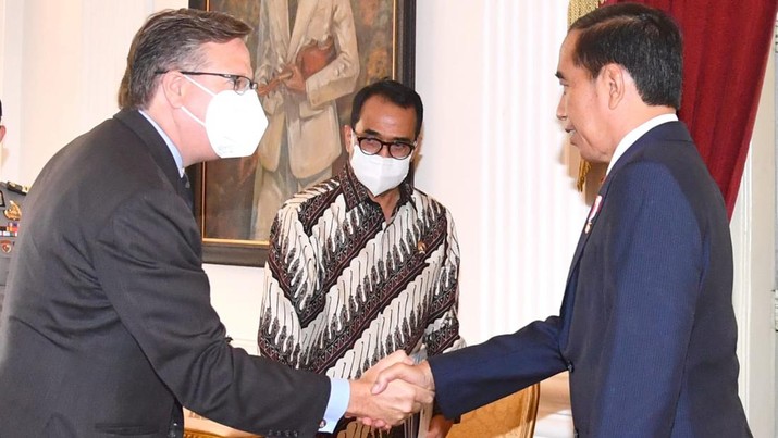 Presiden Joko Widodo menerima kunjungan Presiden Boeing International, Michael Arthur, beserta delegasi di Istana Merdeka, Jakarta, pada Rabu, (2/11/2022). (Rusman - Biro Pers Sekretariat Presiden Presiden Joko Widodo menerima kunjungan Presiden Boeing International, Michael Arthur, beserta delegasi di Istana Merdeka, Jakarta, pada Rabu, (2/11/2022). (Rusman - Biro Pers Sekretariat Presiden