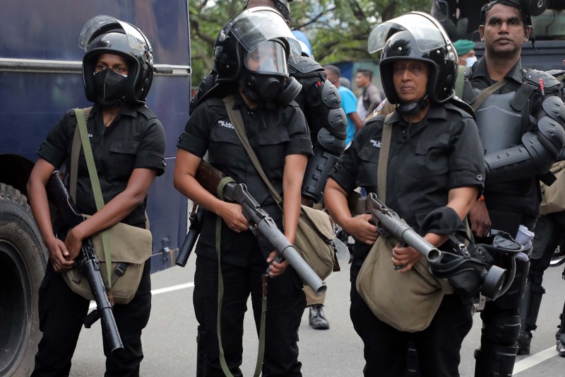 Para pengunjuk rasa berpartisipasi dalam protes anti-pemerintah di tengah krisis ekonomi di Kolombo Pada 02 November 2022. (Photo by ISHARA S. KODIKARA/AFP via Getty Images)