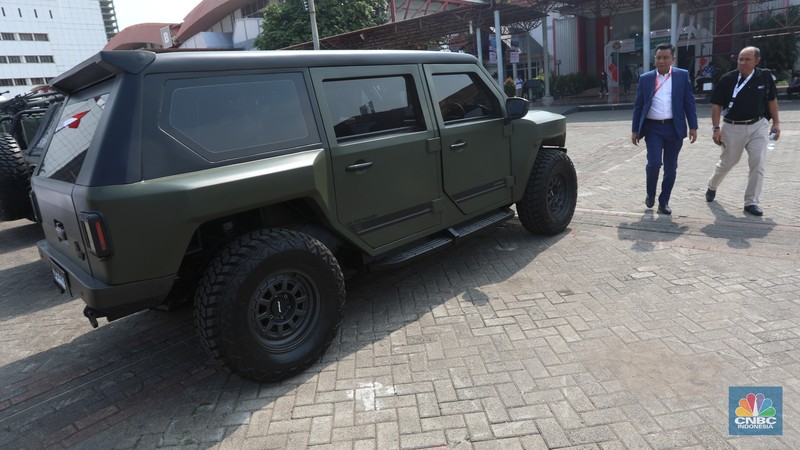 Kendaraan Listrik Morino MV EV produksi PT Pindad yang dipamerkan dalam gelaran Industri Pertahanan (Indhan) terbesar di Asia Tenggara, Indo Defence 2022 Expo & Forum, di JIexpo Kemayoran, Jakarta, Rabu (2/11/2022). (CNBC Indonesia/Andrean Kristianto)