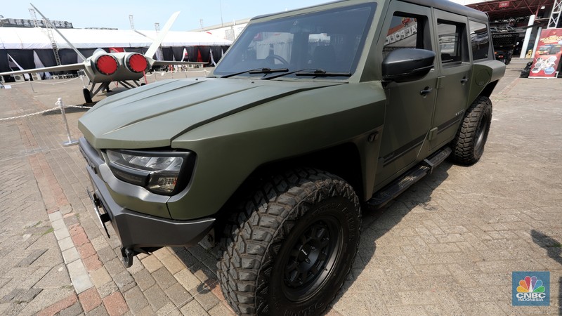 Kendaraan Listrik Morino MV EV produksi PT Pindad yang dipamerkan dalam gelaran Industri Pertahanan (Indhan) terbesar di Asia Tenggara, Indo Defence 2022 Expo & Forum, di JIexpo Kemayoran, Jakarta, Rabu (2/11/2022). (CNBC Indonesia/Andrean Kristianto)