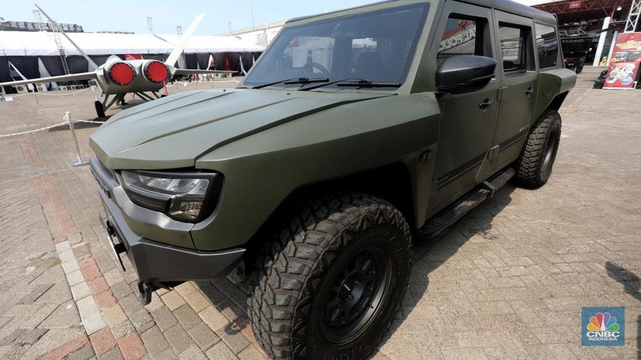 Kendaraan Listrik Morino MV EV produksi PT Pindad yang dipamerkan dalam gelaran Industri Pertahanan (Indhan) terbesar di Asia Tenggara, Indo Defence 2022 Expo & Forum, di JIexpo Kemayoran, Jakarta, Rabu (2/11/2022). (CNBC Indonesia/Andrean Kristianto)