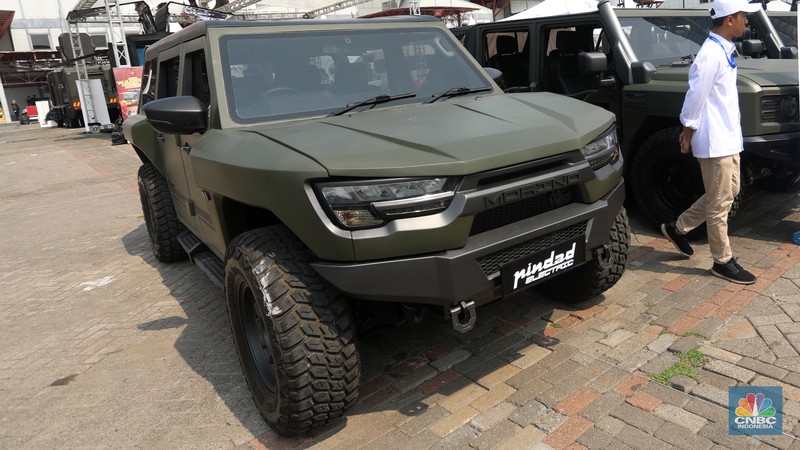 Kendaraan Listrik Morino MV EV produksi PT Pindad yang dipamerkan dalam gelaran Industri Pertahanan (Indhan) terbesar di Asia Tenggara, Indo Defence 2022 Expo & Forum, di JIexpo Kemayoran, Jakarta, Rabu (2/11/2022). (CNBC Indonesia/Andrean Kristianto)