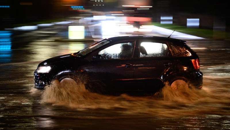 LONDON, ENGLAND - NOVEMBER 02: A car negotiates a flooded section of the A1 road on November 02, 2022 in London, England. Torrential rain and flash flooding hit the region late on Wednesday evening, causing traffic jams as cars became stuck in the standing water. (Photo by Leon Neal/Getty Images)