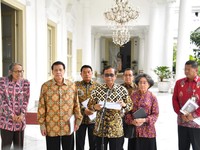 Jokowi Beri 5 Orang Ini Gelar Pahlawan Nasional, Siapa Saja?