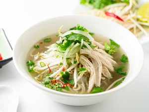 3 Resep Mie Ayam Kuah Kaldu Bening yang Gurih Segar