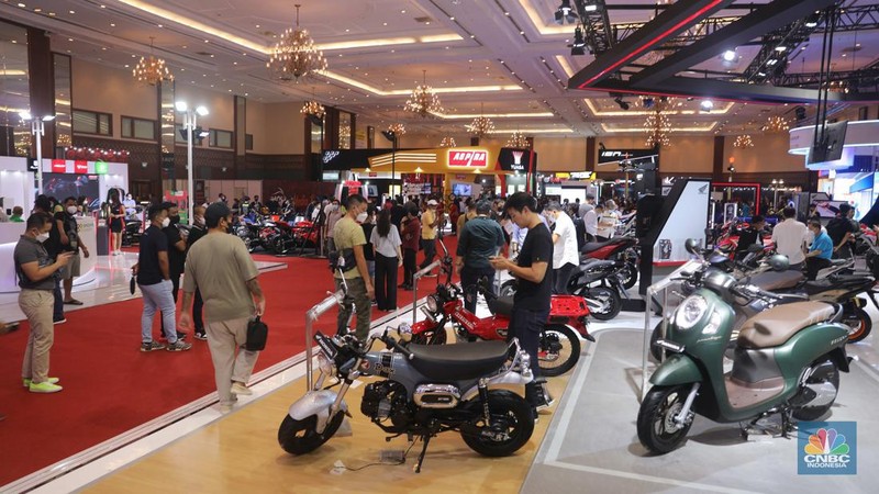 Setelah absen akibat pandemi Covid-19, akhirnya pameran otomotif bernama Indonesia Motorcycle Show (IMOS) resmi kembali digelar pada 2 hingga 6 November 2022 di Jakarta Convention Center (JCC), Senayan. (CNBC Indonesia/ Muhammad Sabki)