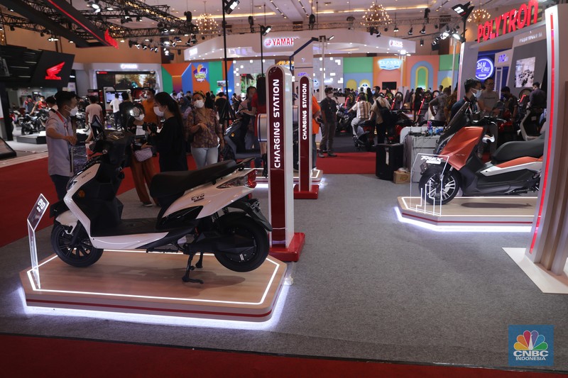 Setelah absen akibat pandemi Covid-19, akhirnya pameran otomotif bernama Indonesia Motorcycle Show (IMOS) resmi kembali digelar pada 2 hingga 6 November 2022 di Jakarta Convention Center (JCC), Senayan. (CNBC Indonesia/ Muhammad Sabki) Setelah absen akibat pandemi Covid-19, akhirnya pameran otomotif bernama Indonesia Motorcycle Show (IMOS) resmi kembali digelar pada 2 hingga 6 November 2022 di Jakarta Convention Center (JCC), Senayan. (CNBC Indonesia/ Muhammad Sabki)