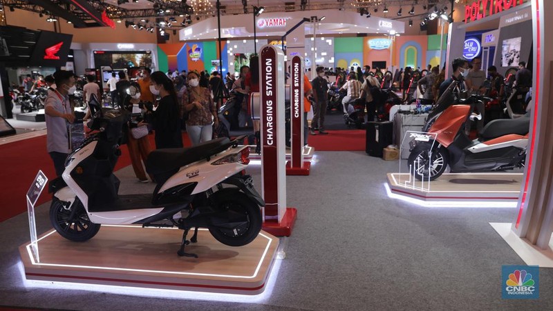 Setelah absen akibat pandemi Covid-19, akhirnya pameran otomotif bernama Indonesia Motorcycle Show (IMOS) resmi kembali digelar pada 2 hingga 6 November 2022 di Jakarta Convention Center (JCC), Senayan. (CNBC Indonesia/ Muhammad Sabki)