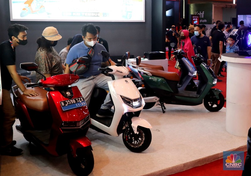 Setelah absen akibat pandemi Covid-19, akhirnya pameran otomotif bernama Indonesia Motorcycle Show (IMOS) resmi kembali digelar pada 2 hingga 6 November 2022 di Jakarta Convention Center (JCC), Senayan. (CNBC Indonesia/ Muhammad Sabki) Setelah absen akibat pandemi Covid-19, akhirnya pameran otomotif bernama Indonesia Motorcycle Show (IMOS) resmi kembali digelar pada 2 hingga 6 November 2022 di Jakarta Convention Center (JCC), Senayan. (CNBC Indonesia/ Muhammad Sabki)