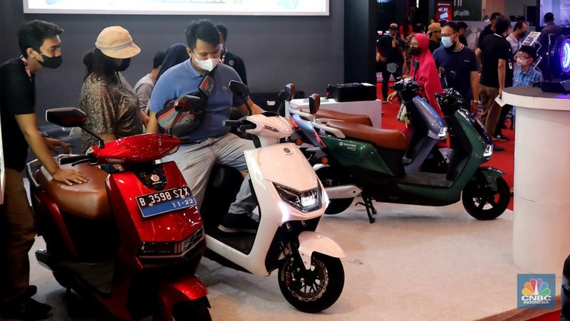 Setelah absen akibat pandemi Covid-19, akhirnya pameran otomotif bernama Indonesia Motorcycle Show (IMOS) resmi kembali digelar pada 2 hingga 6 November 2022 di Jakarta Convention Center (JCC), Senayan. (CNBC Indonesia/ Muhammad Sabki)
