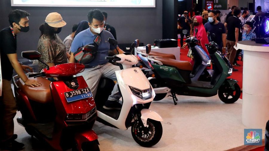 Setelah absen akibat pandemi Covid-19, akhirnya pameran otomotif bernama Indonesia Motorcycle Show (IMOS) resmi kembali digelar pada 2 hingga 6 November 2022 di Jakarta Convention Center (JCC), Senayan. (CNBC Indonesia/ Muhammad Sabki) Setelah absen akibat pandemi Covid-19, akhirnya pameran otomotif bernama Indonesia Motorcycle Show (IMOS) resmi kembali digelar pada 2 hingga 6 November 2022 di Jakarta Convention Center (JCC), Senayan. (CNBC Indonesia/ Muhammad Sabki)