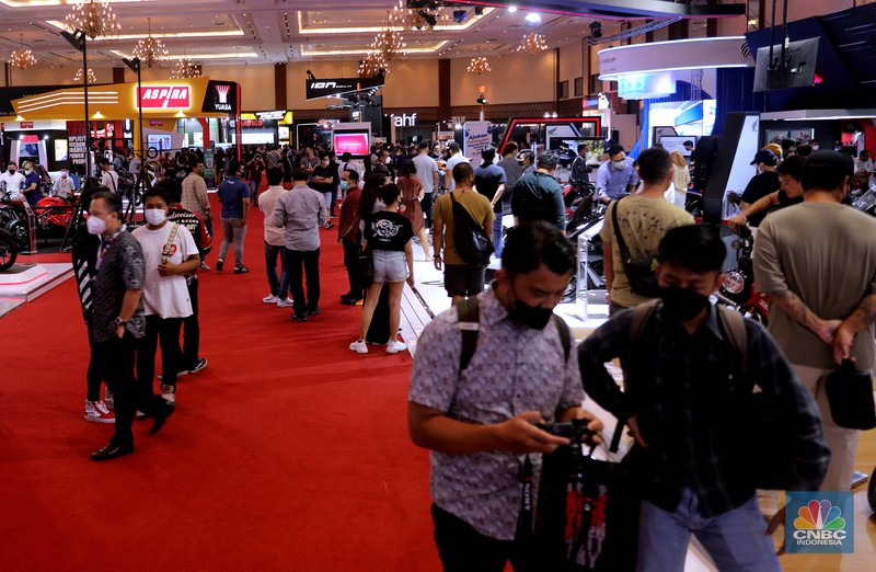 Setelah absen akibat pandemi Covid-19, akhirnya pameran otomotif bernama Indonesia Motorcycle Show (IMOS) resmi kembali digelar pada 2 hingga 6 November 2022 di Jakarta Convention Center (JCC), Senayan. (CNBC Indonesia/ Muhammad Sabki) Setelah absen akibat pandemi Covid-19, akhirnya pameran otomotif bernama Indonesia Motorcycle Show (IMOS) resmi kembali digelar pada 2 hingga 6 November 2022 di Jakarta Convention Center (JCC), Senayan. (CNBC Indonesia/ Muhammad Sabki)