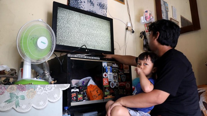 Siaran televisi analog (Analog Switch Off/ASO) dihentikan dan migrasi ke siaran digital pada 2 November 2022 di wilayah Jabodetabek. (CNBC Indonesia/ Muhammad Sabki)
