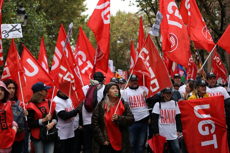 SPAIN-INFLATION/PROTEST People gather at Plaza Mayor during a protest called by Spain's main labour unions to demand salary rise for workers amidst rising inflation, in Madrid, Spain November 3, 2022. (REUTERS/Violeta Santos Moura)