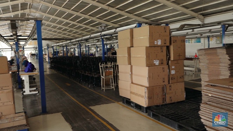Suasana sepi pabrik garmen PT. Fotexco Busana International, Gn. Putri, Bogor, Jawa Barat, Rabu (2/11/2022). (Tangkapan layar CNBC Indonesia TV) Suasana sepi pabrik garmen PT. Fotexco Busana International, Gn. Putri, Bogor, Jawa Barat, Rabu (2/11/2022). (Tangkapan layar CNBC Indonesia TV)