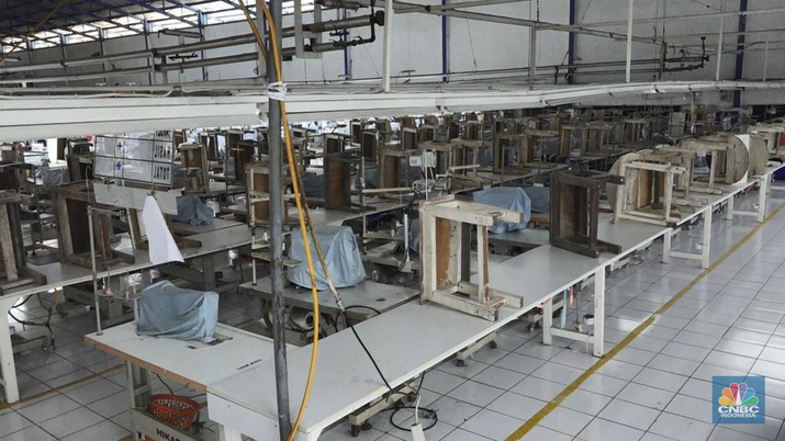 Suasana sepi pabrik garmen PT. Fotexco Busana International, Gn. Putri, Bogor, Jawa Barat, Rabu (2/11/2022). (Tangkapan layar CNBC Indonesia TV) Suasana sepi pabrik garmen PT. Fotexco Busana International, Gn. Putri, Bogor, Jawa Barat, Rabu (2/11/2022). (Tangkapan layar CNBC Indonesia TV)
