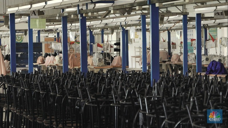 Suasana sepi pabrik garmen PT. Fotexco Busana International, Gn. Putri, Bogor, Jawa Barat, Rabu (2/11/2022). (Tangkapan layar CNBC Indonesia TV) Suasana sepi pabrik garmen PT. Fotexco Busana International, Gn. Putri, Bogor, Jawa Barat, Rabu (2/11/2022). (Tangkapan layar CNBC Indonesia TV)