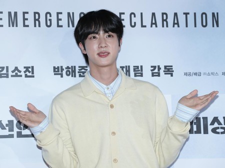 Jin BTS Tetap Kece Meski Kenakan Pakaian Aneh, Penggemar Beri Pujian: Cuma  Seokjin yang Bisa - TribunTrends.com