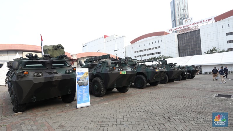Kehadiran kendaraan tempur milik Indonesia ini menjadi pusat perhatian pengunjung dalam gelaran Industri Pertahanan (Indhan) terbesar di Asia Tenggara, Indo Defence 2022 Expo & Forum, di JIexpo Kemayoran, Jakarta, Kamis (3/11/2022). (CNBC Indonesia/Andrean Kristianto)