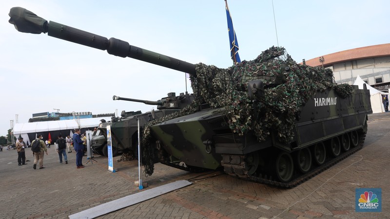 Kehadiran kendaraan tempur milik Indonesia ini menjadi pusat perhatian pengunjung dalam gelaran Industri Pertahanan (Indhan) terbesar di Asia Tenggara, Indo Defence 2022 Expo & Forum, di JIexpo Kemayoran, Jakarta, Kamis (3/11/2022). (CNBC Indonesia/Andrean Kristianto) Kehadiran kendaraan tempur milik Indonesia ini menjadi pusat perhatian pengunjung dalam gelaran Industri Pertahanan (Indhan) terbesar di Asia Tenggara, Indo Defence 2022 Expo & Forum, di JIexpo Kemayoran, Jakarta, Kamis (3/11/2022). (CNBC Indonesia/Andrean Kristianto)