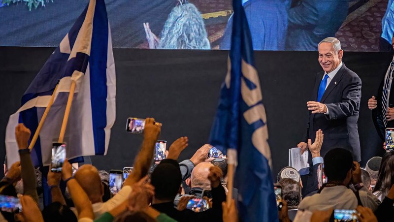 Mantan Perdana Menteri dan pemimpin partai Likud Benjamin Netanyahu berbicara kepada para pendukungnya di Yerusalem Barat, Israel pada 02 November 2022. (Anadolu Agency via Getty Images)