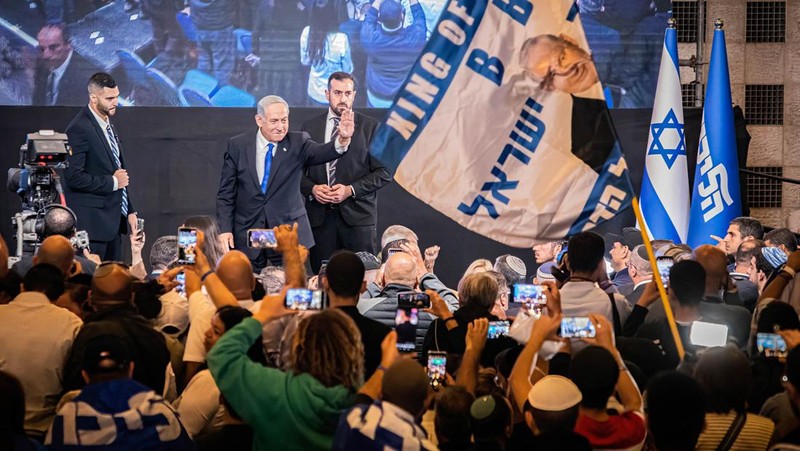 Mantan Perdana Menteri dan pemimpin partai Likud Benjamin Netanyahu berbicara kepada para pendukungnya di Yerusalem Barat, Israel pada 02 November 2022. (Anadolu Agency via Getty Images)