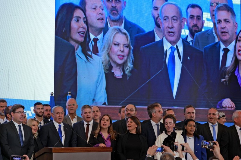 Mantan Perdana Menteri dan pemimpin partai Likud Benjamin Netanyahu berbicara kepada para pendukungnya di Yerusalem Barat, Israel pada 02 November 2022. (Anadolu Agency via Getty Images)