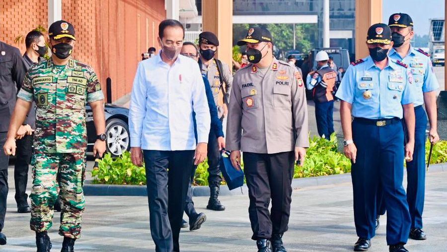 Presiden Joko Widodo melakukan kunjungan kerja ke Provinsi Jawa Timur pada Jumat, 4 November 2022. Dengan menggunakan pesawat kepresidenan Indonesia-1, Presiden dan rombongan lepas landas dari Pangkalan TNI AU Halim Perdanakusuma, Jakarta, sekitar pukul 07.30 WIB. (Dok: Biro Pers Sekretariat Presiden)