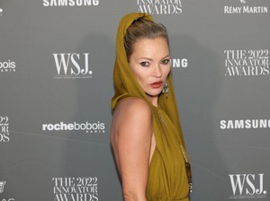 Kate Moss Jauhi Dunia Malam dan Pilih Berkebun di Usia 50 Tahun