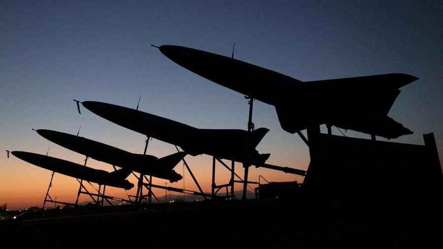Pesawat tanpa awak (drone) selama latihan militer di lokasi yang dirahasiakan di Iran. (via REUTERS/WANA NEWS AGENCY)