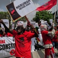 Krisis Ekonomi, Warga Negara Ini Demo Tuntut Presiden Mundur