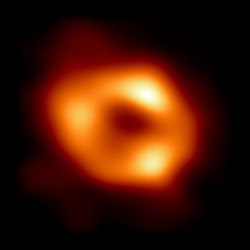 Astronom Temukan Lubang Hitam Raksasa, Matahari Kalah