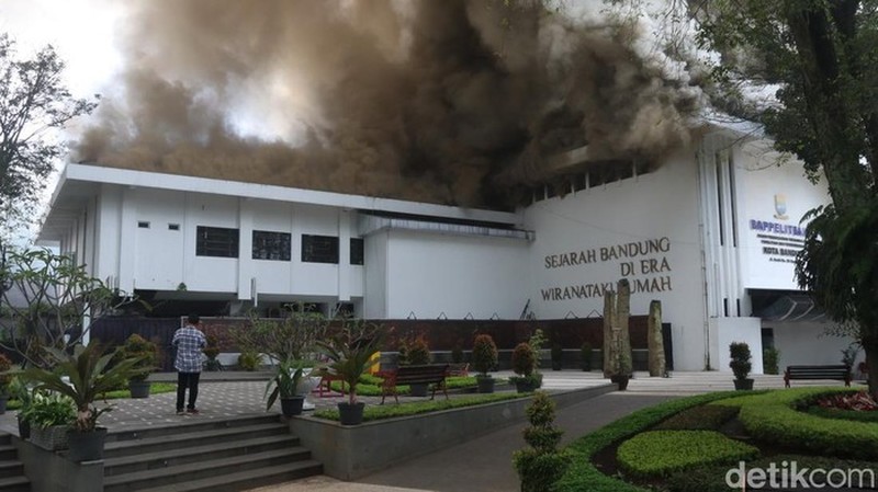 Kebakaran di Balai Kota Bandung, Jl Wastukencana. (Foto: Wisma Putra/detikJabar)