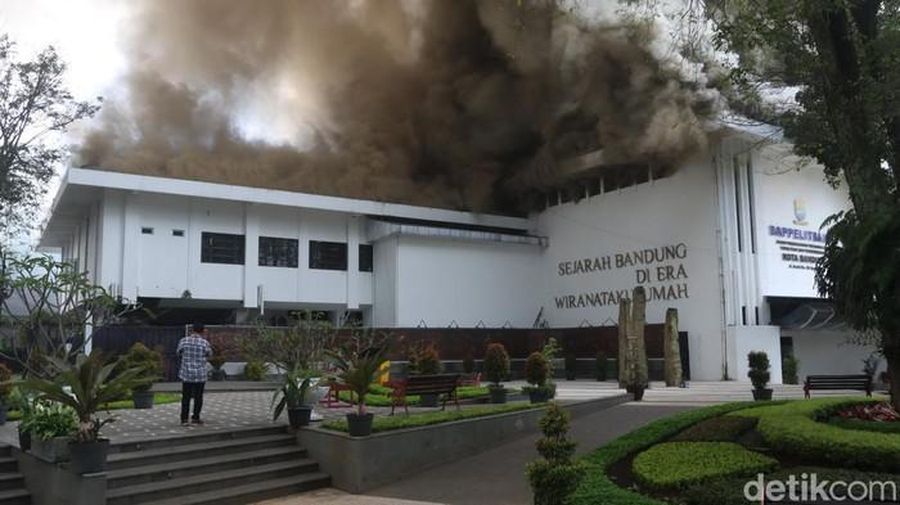 Kebakaran di Balai Kota Bandung, Jl Wastukencana. (Foto: Wisma Putra/detikJabar)