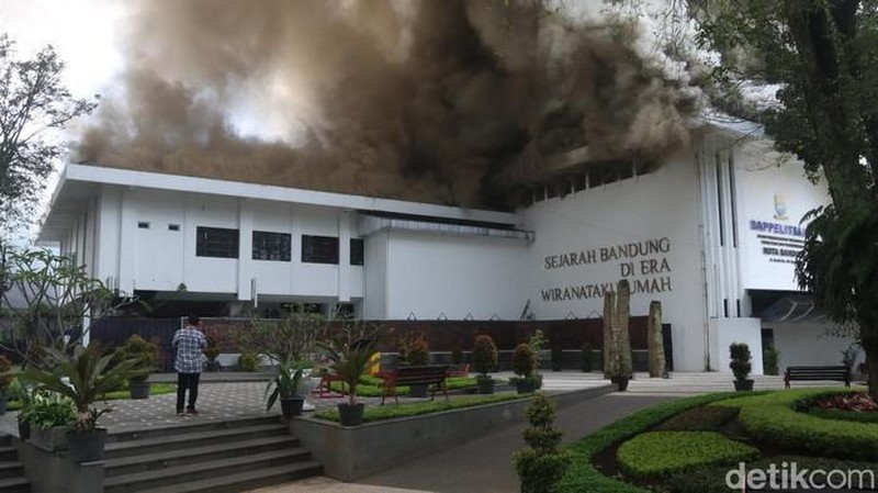 Kebakaran di Balai Kota Bandung, Jl Wastukencana. (Foto: Wisma Putra/detikJabar)