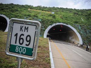 Retakan di Dinding Twin Tunnel Tol Cisumdawu Ternyata Kotoran Laba-laba