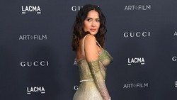 Salma Hayek Cerita Jadi Korban Predator Seks Hollywood
