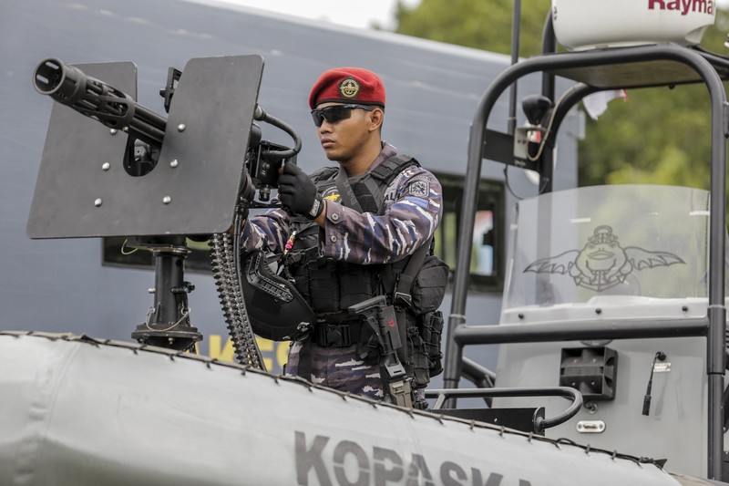 Apel Pengamanan TNI - Polri Jelang KTT G20 di Nusa Dua Bali TNI mengikuti apel persiapan pengamanan KTT G20 mendatang di Denpasar, Bali, ,Senin (7/11/2022). Sebanyak 18.030 tim gabungan dari TNI-POlri akan mengamankan Konferensi Tingkat Tinggi (KTT) G20 Head of State and Government Summit pada 15-16 November 2022 mendatang di Nusa Dua, Bali. (Photo by Johannes P. Christo/Anadolu Agency via Getty Images)