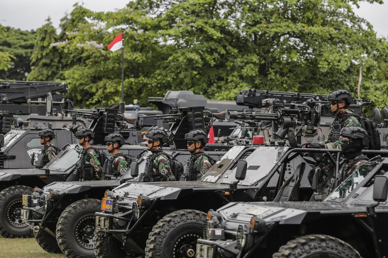TNI mengikuti apel persiapan pengamanan KTT G20 mendatang di Denpasar, Bali, ,Senin (7/11/2022). Sebanyak 18.030 tim gabungan dari TNI-POlri akan mengamankan Konferensi Tingkat Tinggi (KTT) G20 Head of State and Government Summit pada 15-16 November 2022 mendatang di Nusa Dua, Bali. (Photo by Johannes P. Christo/Anadolu Agency via Getty Images)