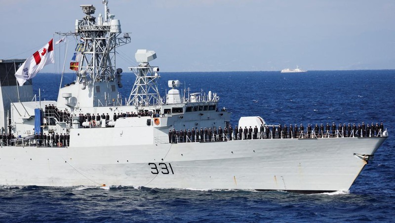 Gambar  yang diambil oleh Angkatan Udara Bela Diri Jepang dan dirilis oleh Kantor Staf Gabungan Kementerian Pertahanan Jepang pada 5 November 2022 menunjukkan Pesawat tempur F-2 dari Angkatan Udara Bela Diri Jepang mengadakan latihan militer bersama dengan pesawat pengebom B-1B AS dan pesawat tempur F-16 dari Sayap Tempur ke-35 Jepang di lepas pantai pulau utama paling selatan Jepang, Kyushu, Jepang. (Joint Staff Office of the Defense Ministry of Japan/HANDOUT via REUTERS_