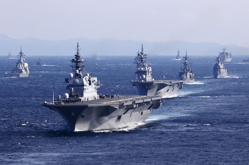 Latihan Militer Jepang dan AS Gambar yang diambil oleh Angkatan Udara Bela Diri Jepang dan dirilis oleh Kantor Staf Gabungan Kementerian Pertahanan Jepang pada 5 November 2022 menunjukkan Pesawat tempur F-2 dari Angkatan Udara Bela Diri Jepang mengadakan latihan militer bersama dengan pesawat pengebom B-1B AS dan pesawat tempur F-16 dari Sayap Tempur ke-35 Jepang di lepas pantai pulau utama paling selatan Jepang, Kyushu, Jepang. (Joint Staff Office of the Defense Ministry of Japan/HANDOUT via REUTERS_