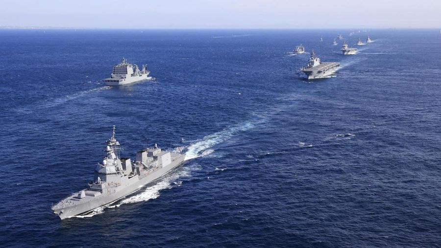 Gambar  yang diambil oleh Angkatan Udara Bela Diri Jepang dan dirilis oleh Kantor Staf Gabungan Kementerian Pertahanan Jepang pada 5 November 2022 menunjukkan Pesawat tempur F-2 dari Angkatan Udara Bela Diri Jepang mengadakan latihan militer bersama dengan pesawat pengebom B-1B AS dan pesawat tempur F-16 dari Sayap Tempur ke-35 Jepang di lepas pantai pulau utama paling selatan Jepang, Kyushu, Jepang. (Joint Staff Office of the Defense Ministry of Japan/HANDOUT via REUTERS_