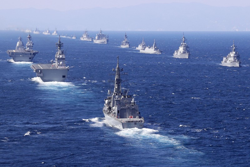 Latihan Militer Jepang dan AS Gambar yang diambil oleh Angkatan Udara Bela Diri Jepang dan dirilis oleh Kantor Staf Gabungan Kementerian Pertahanan Jepang pada 5 November 2022 menunjukkan Pesawat tempur F-2 dari Angkatan Udara Bela Diri Jepang mengadakan latihan militer bersama dengan pesawat pengebom B-1B AS dan pesawat tempur F-16 dari Sayap Tempur ke-35 Jepang di lepas pantai pulau utama paling selatan Jepang, Kyushu, Jepang. (Joint Staff Office of the Defense Ministry of Japan/HANDOUT via REUTERS_