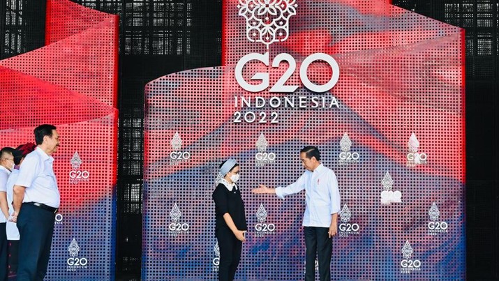 Presiden Joko Widodo (Jokowi) meninjau Taman Hutan Raya (Tahura) Ngurah Rai, Kota Denpasar, Selasa (8/11/2022).  Jokowi secara langsung sejumlah tempat yang akan dijadikan lokasi penyelenggaraan KTT G20. (Foto: Laily Rachev - Biro Pers Sekretariat Presiden)