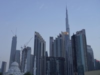 Ngeri! 'Tetangga' Burj Khalifa Kebakaran, Ini Potretnya